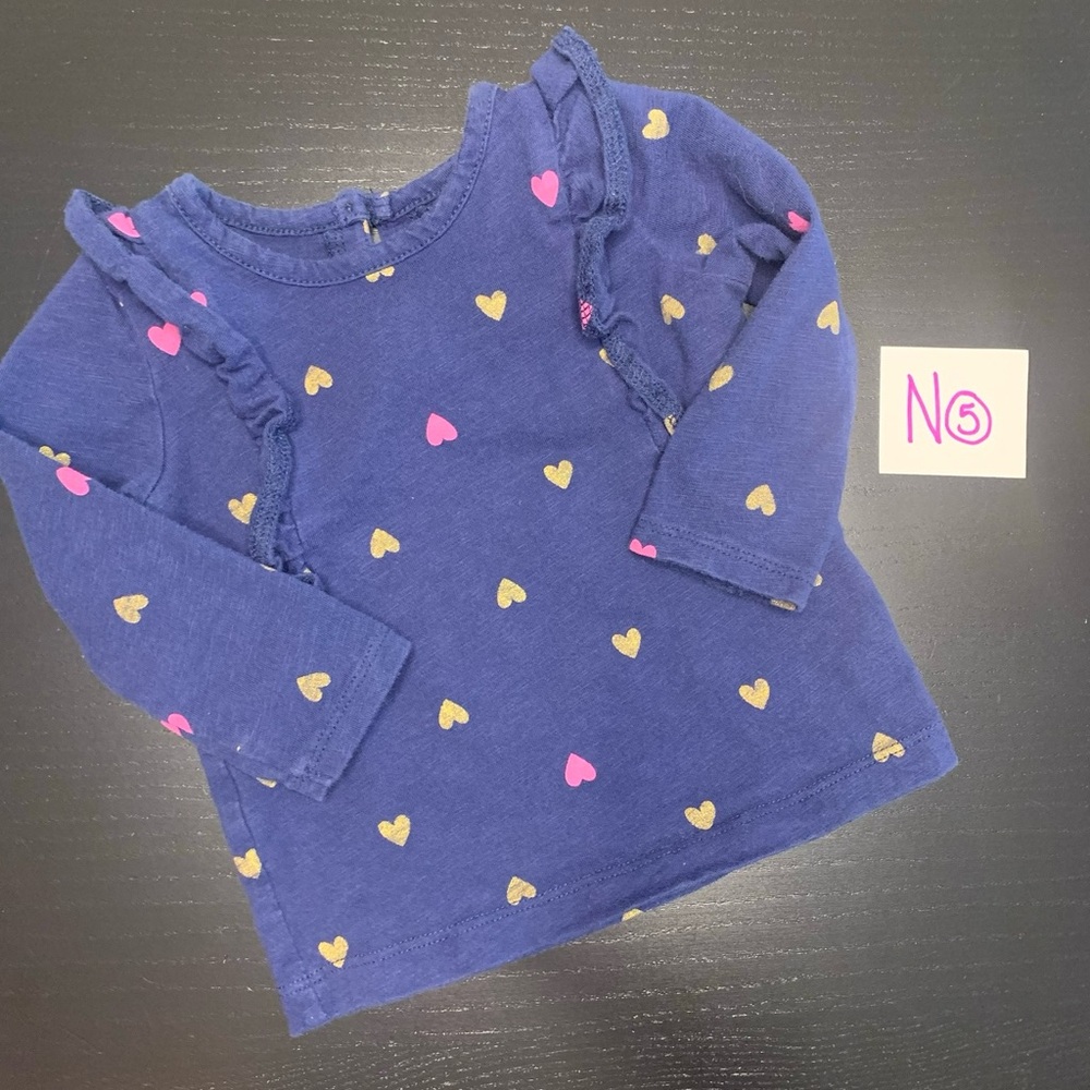 ⭐️5/$10.00⭐️ Carter’s 12m Heart Pattern Shirt